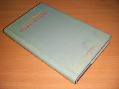 Tweedehands boek: De wet van het hart van auteur Dorien Pessers - Gebonden met stofomslag, licht verkleurde rug en omslag, in goede staat.