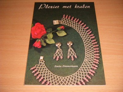 Tweedehands boek: Plezier met kralen van auteur Emita Zimmermann - Paperback, in goede staat. Geillustreerd.