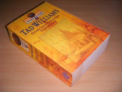 Tweedehands boek: Stad van gouden schaduw van auteur Tad Williams - Paperback, in goede staat.