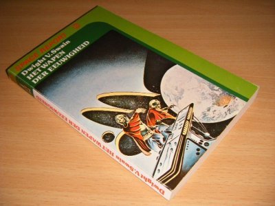 Tweedehands boek: Het wapen der eeuwigheid van auteur Dwight V. Swain - Paperback, lichte gebruikssporen, in goede staat.