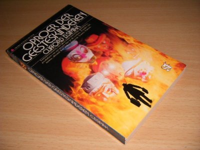 Tweedehands boek: Oproer der geesteskinderen van auteur Clifford D. Simak - Pocket, met leesvouwen, in goede staat.