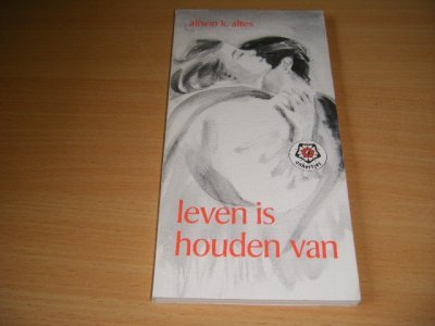 Tweedehands boek: Leven is houden van van auteur Alison K. Altes - Pocket, in goede staat.