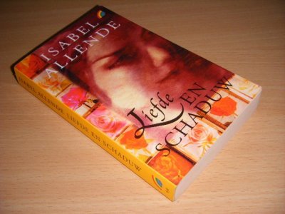 Boek met de titel: Liefde en schaduw