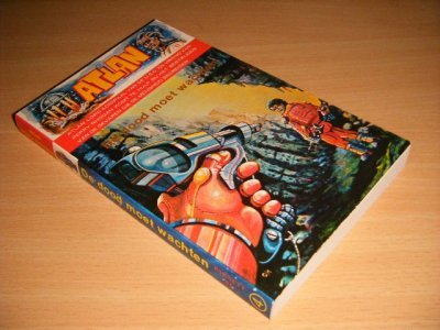 Boek met de titel: De dood moet wachten