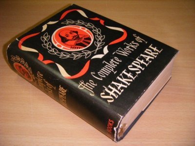 Tweedehands boek: The Complete Works of William Shakespeare van auteur William Shakespeare - Hardcover with dustjacket, traces of use, in good condition.