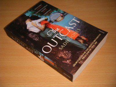 Boek met de titel: The Outcast