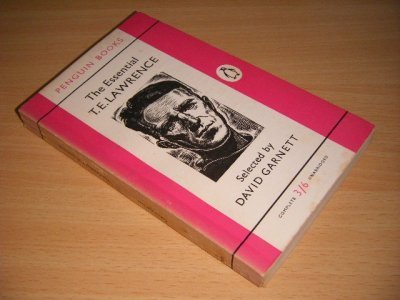 Tweedehands boek: The Essential T.E. Lawrence van auteur T.E. Lawrence, David Garnett (ed.) - Pocket, discoloured spine, traces of use, name on title page, stains on book block, in good condition.