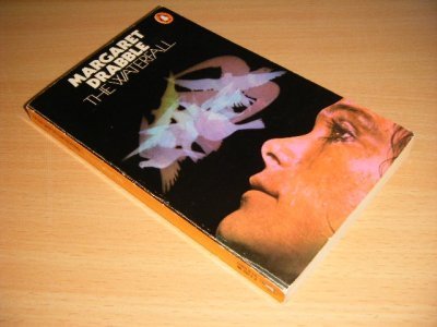 Tweedehands boek: The Waterfall van auteur Margaret Drabble - Pocket, traces of use,name on title page, in good condition.