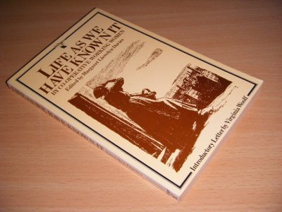 Tweedehands boek: Life as We Have Known it van auteur Margaret Llewelyn Davies (ed.); Virginia Woolf - Paperback, in good condition.