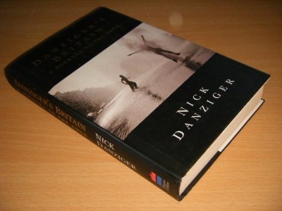 Tweedehands boek: Danziger's Britain van auteur Nick Danziger - Hardcover with dustjacket, in excellent condition. With pictures.