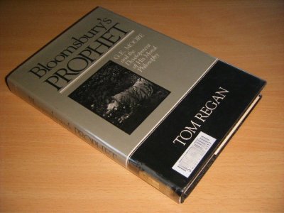 Tweedehands boek: Bloomsbury's Prophet van auteur Tom Regan - Hardcover with dustjacket, in good condition.