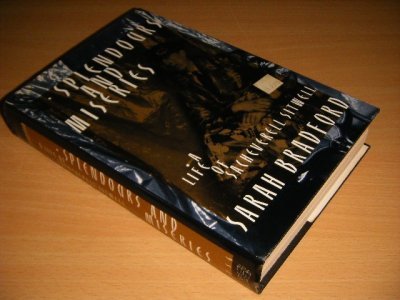 Boek met de titel: Splendours and Miseries