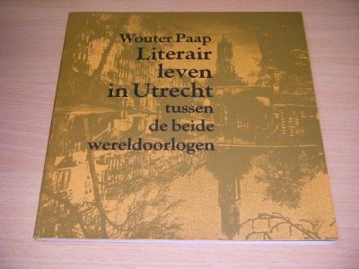Tweedehands boek: Literair leven in Utrecht tussen de beide wereldoorlogen van auteur Wouter Paap - Paperback met omslag, met leesvouw, in goede staat. Geillustreerd.