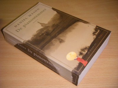 Boek met de titel: De pianostemmer