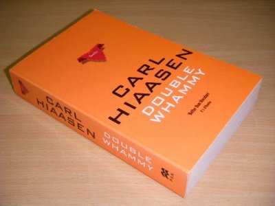 Tweedehands boek: Double Whammy van auteur Carl Hiaasen - Paperback, in good condition.