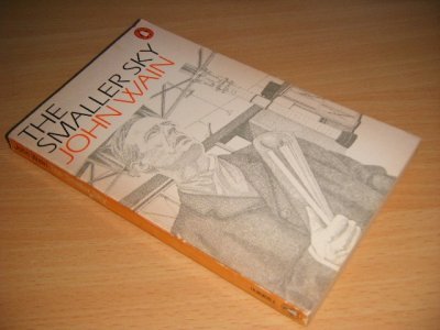 Tweedehands boek: The Smaller Sky van auteur Wain, John - Pocket, creases in spine, discoloured spine, name on title page, in reasonable condition.