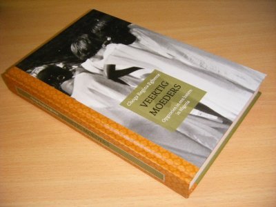 Boek met de titel: Veertig moeders