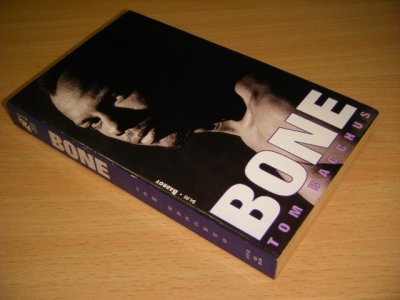 Boek met de titel: Bone