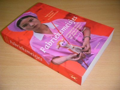 Boek met de titel: Fabrieksmeisjes 