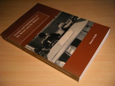 Tweedehands boek: Anxiety and intimidation in the Bronx and the Bijlmer. van auteur Bowen Paulle - Paperback, as new. 