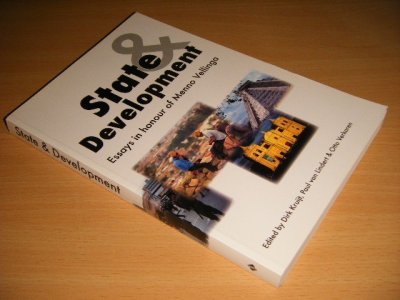 Boek met de titel: State and Development.