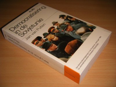 Tweedehands boek: Democratisering in de Sovjetunie van auteur J. van Putten - Paperback, met leesvouw, in goede staat.