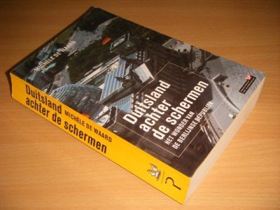 Tweedehands boek: Duitsland achter de schermen van auteur Michele de Waard - Paperback, scheefgelezen, met leesvouwen, in goede staat.