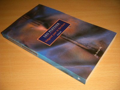 Tweedehands boek: Volgend jaar in Berchem van auteur Leo Pleysier - Paperback, licht verkleurde rug, in goede staat.