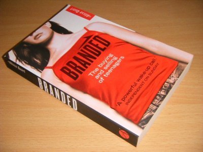 Tweedehands boek: Branded van auteur Alissa Quart - Paperback, in good condition.
