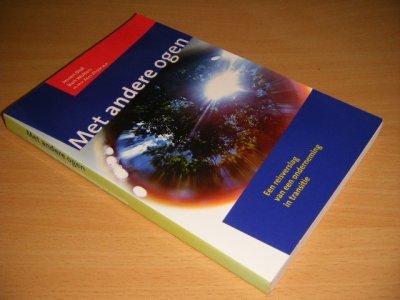 Tweedehands boek: Met andere ogen van auteur Jeroen Blok, Bart Wolters - Paperback, in zeer goede staat. Geillustreerd.